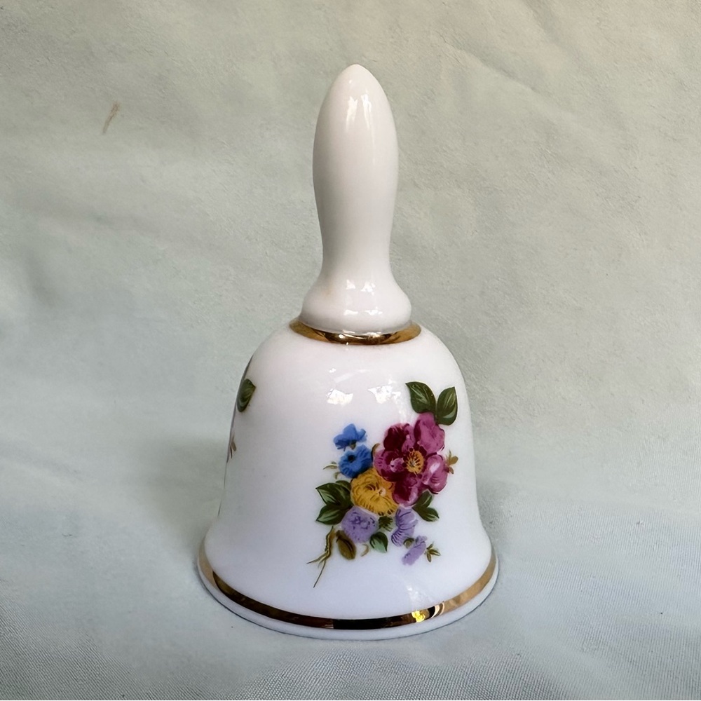 Reutter porcelain bell